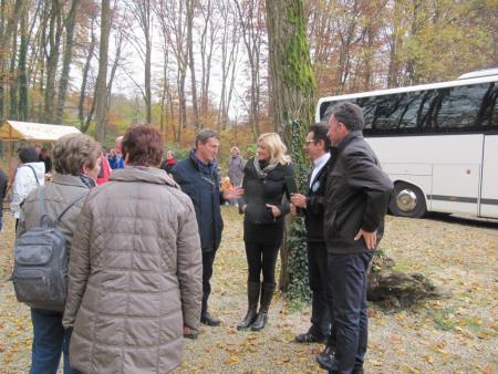 Sprejem gostov iz Velikih Lašč in dvig zastave v čast Šafarskemu v okviru vseslovenske akcije Moja dežela-lepa in gostoljubna 12